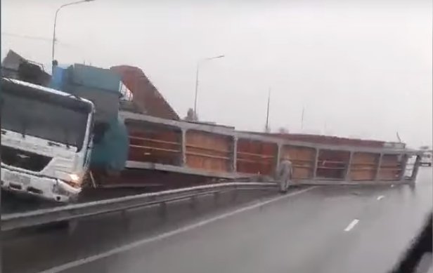 Кадр из видео в YouTube